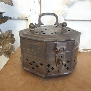 alte Schatulle, antike Dose, Messing, Schatzkästchen, Schmuckkästchen, Handarbeit, Potpourri, Schmuckdose, vintage, shabby, brocante Deko