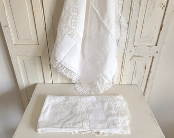 Set : 2x coussins de parade antiques, taie d'oreiller vintage, vieux lin blanc, France, dentelle aux fuseaux, shabby, brocante, dentelle, volant, maison de campagne