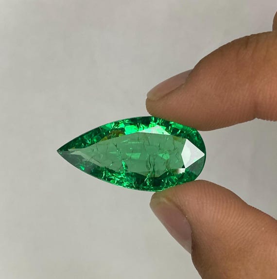 Pear Cut Synthetischer Smaragd: Handgefertigter Edelstein (30 x 16 MM) -  Etsy.de