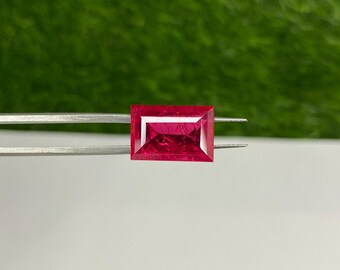 Geschmolzener Roter Rubin, Hydrothermischer Rechteckiger Facettierter Edelstein (10 x 15 mm)