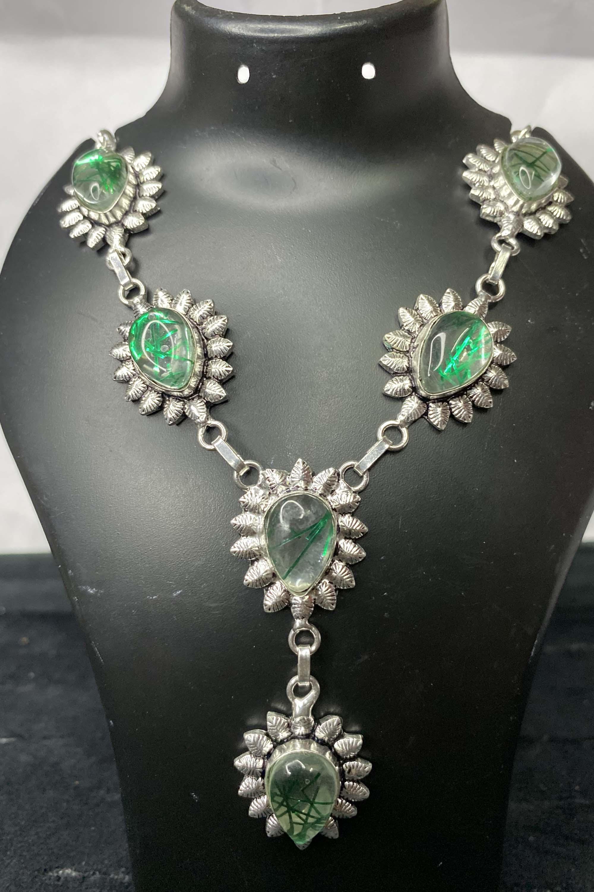 グリーンルチルペアネックレス：フローラルジャーマンシルバー、18