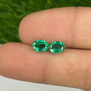 Vivid Green Emerald, Green Colombian Emerald, Oval Shaped Gemstone Cut, Faceted Emerald, 7X5 MM, Loose Stone, AAA Quality, Synthetic Emerald