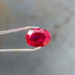Rubí rojo de imitación, piedra de corte ovalado: joyería (8 x 11 mm)