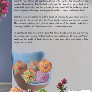 Puede incluir: Una portada de libro con una imagen colorida de seis formas geom&eacute;tricas 3D hechas con cuentas Perler. El libro se titula "Perler Bead Crafts: 10 Easy 3D Patterns to Make Decorative Balls".