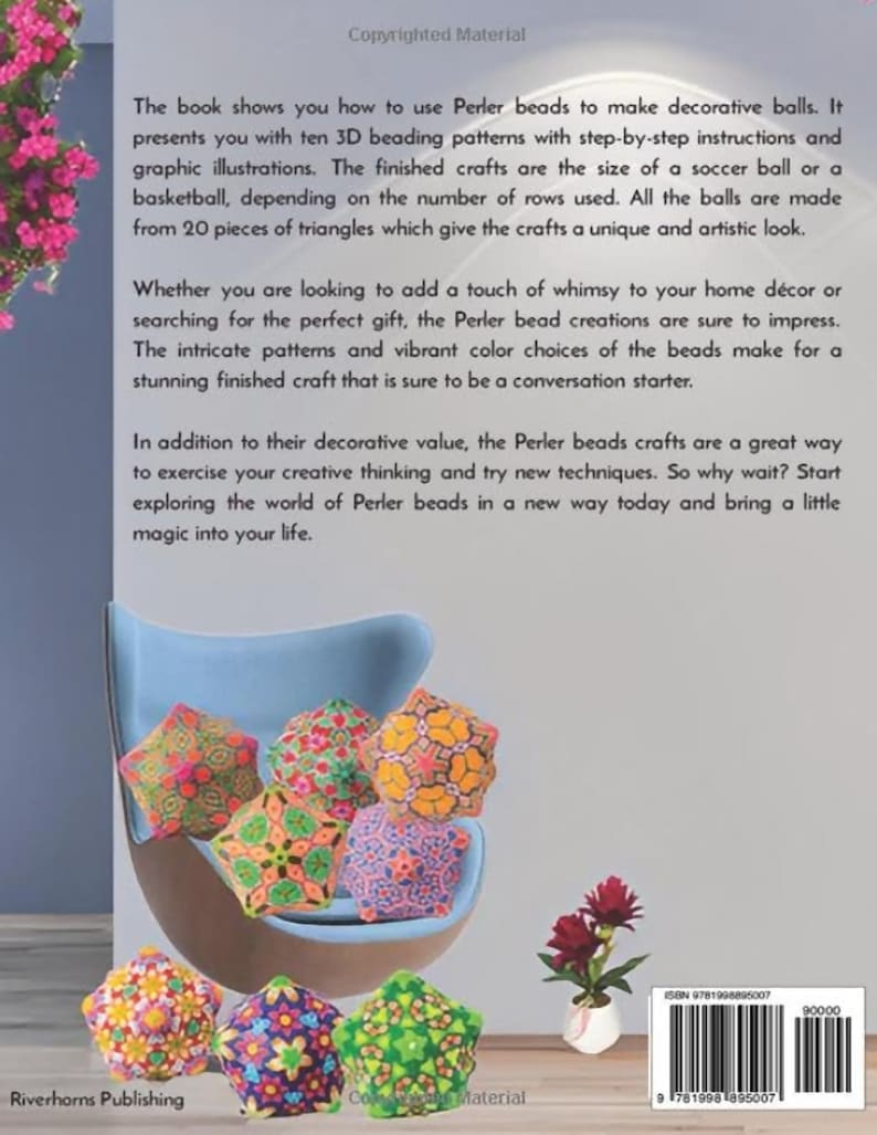 Puede incluir: Una portada de libro con una imagen colorida de seis formas geom&eacute;tricas 3D hechas con cuentas Perler. El libro se titula "Perler Bead Crafts: 10 Easy 3D Patterns to Make Decorative Balls".