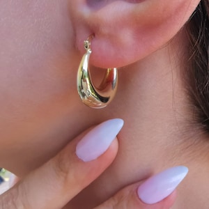 14K Gold Crescent Chunky Hinged Huggie Creolen, Gold Creolen, leichter hohler Hoop Ohrring, geschwollene Creolen, perfektes Geschenk für sie