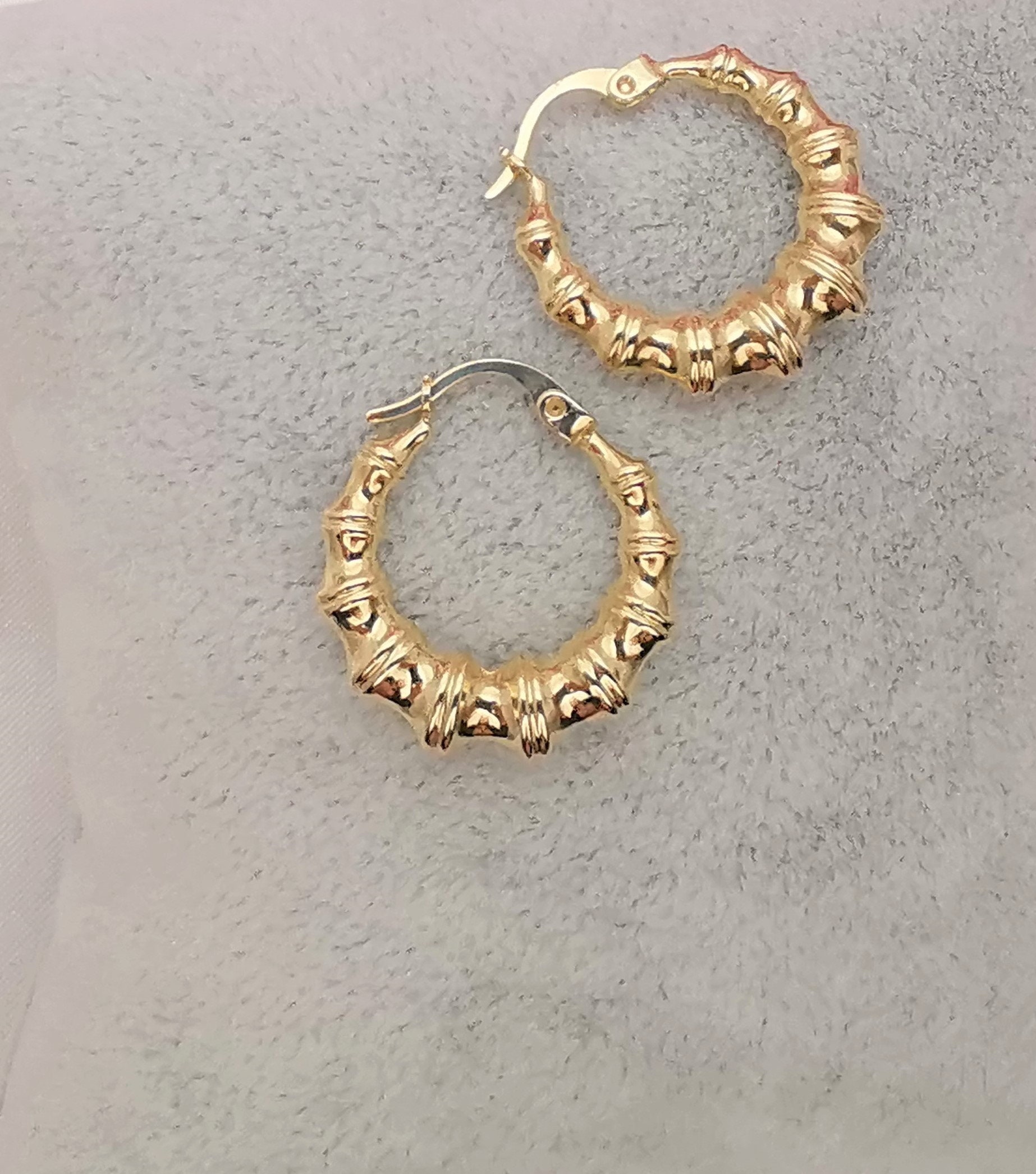 Orecchini a bottone a forma di conchiglia placcati in oro 14K