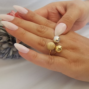 Offener Dreifach Ball Goldring, 14K Gold Zarte Bunte Ringe, Gelb-Weißgoldkugeln Ring, Einzigartiger zierlicher Ring, Partnerring Gold, Geschenk für Sie
