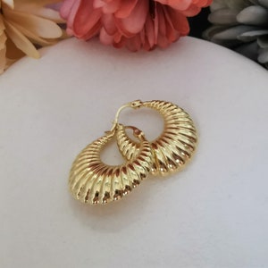 14K Gold Mussel Hoop Earrings, Seashell Gold Earrings, Elegant Design Gold Hoop Earrings For Sea Lovers, Beach Jewelry, Great Gift For Her