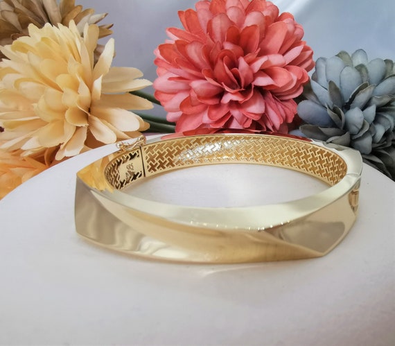 Set Di 2 Bracciali Rigidi Aperti In Oro Per Donna - Larghi Con Chiusura A Cerniera, Design Geometrico Moderno - Regalo In Elegante Scatola - 3