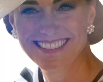 Princess Kate Style Pearl Stud Earrings Stunningly Elegant Wedding Party Old Money Classy Absolute Best Selling