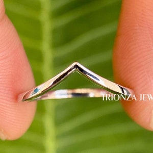14k Gold Wishbone Ring, Solid Gold Chevron Stacking Ring, Curved Wedding Band, Women&#39;s V Shaped Ring, Stackable Thin Gold Band, Chevron Ring