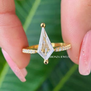 2CT Kite Cut Moissanite Bridal Set, 14K Solid Gold Elongated kite Cut Wedding Bridal Set For Her, Promise Ring Propose Gift Anniversary Ring