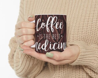 Taza de cerámica con frase "El café es medicina" (325 ml)