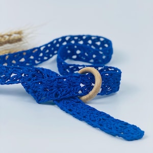 Blue Handwoven Rattan Belt for Women – Boho Crochet-Style Wicker Waist Belt, Adjustable Natural Straw Belt