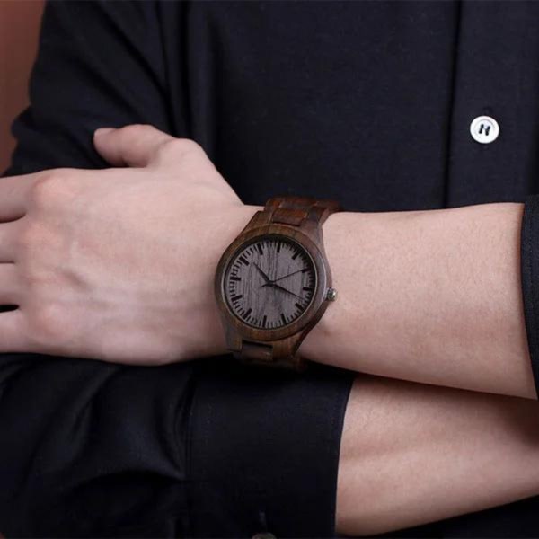 Montre-bracelet élégante en ébène pour hommes