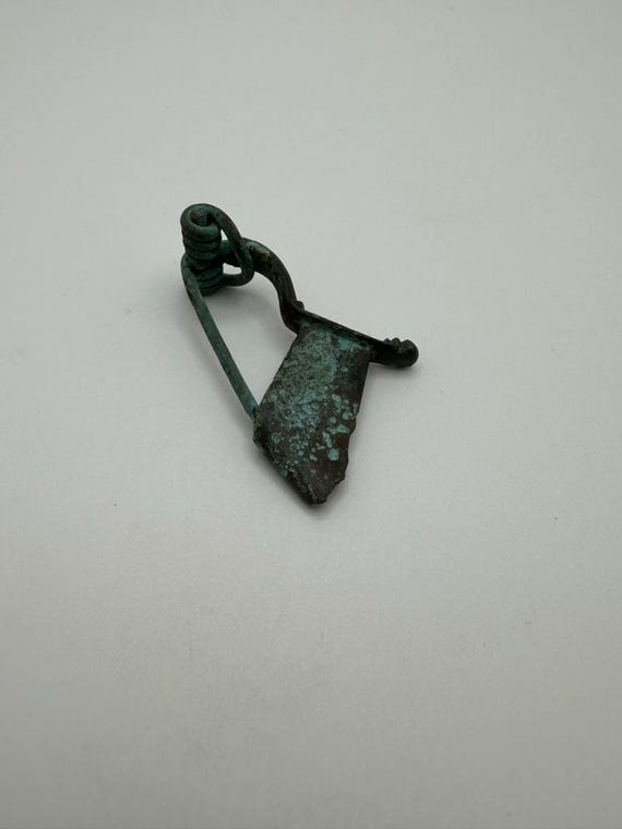 ローマ時代　青銅製のブローチ ローマ時代 青銅製のブローチ 古代ローマの青銅ブローチ - 2000年の