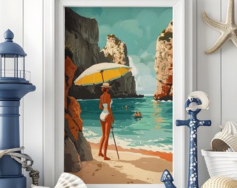 Puede incluir: Una ilustración de estilo vintage de una mujer en traje de baño blanco de pie en una playa con una sombrilla amarilla. La mujer mira hacia el océano, que está rodeado de acantilados. La escena está pintada en un estilo brillante y colorido.