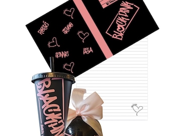 Op Blackpink geïnspireerde bundel Cold Cup (zwart), kerstbal (zwart) en notitieboek