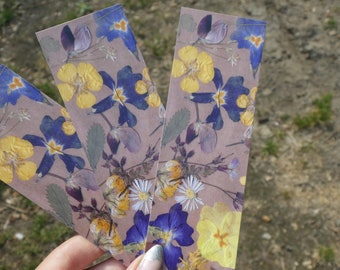 Bookmark - dried flowers - floral composition - handmade - crafts - 15.5 cm x 5.4 cm