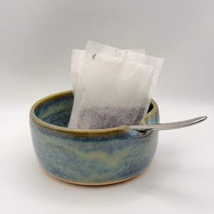 Handgjort tepåseställ i keramik | Hjulgjutet skedställ i keramik |