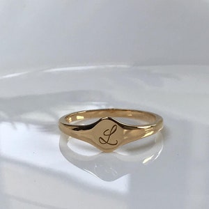 14k Solid Gold & Silver Custom Oval Signet Ring - Dainty Engraved Initial Ring~Personalized Pinky Ring~Pinky Finger Signet Ring ~ Mom Gifts