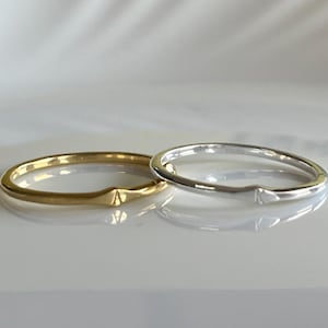 Anillo de plata personalizado con inicial diminuta, delicado anillo para uso diario, anillo apilable con inicial personalizada para mujer, anillo para el pulgar, regalo personalizado para mamá