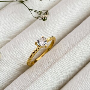 Dainty Heart Promise Ring-Twisted Band Ring with Heart Stone-Heart-Shaped Ring-Heart Engagement Ring-Heart Solitaire Ring-Propose Ring