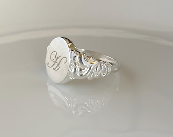 Signetring i vintagestil, Signetring med initial i guld och silver, Unik signetring med bröllopsdesign, Personlig monogramring |
