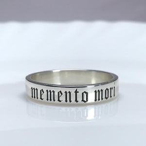 Anillo de banda Memento Mori, Memento Mori grabado, plata de ley 925, anillo de banda Memento Mori de 5 mm de ancho, regalo conmemorativo para ella/él