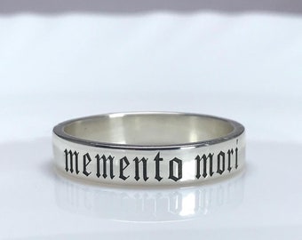 Anello in argento sterling con incisione Memento Mori - Gioiello commemorativo, frase latina che significa Ricorda che devi morire //