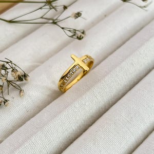 Cross Statement Ring, 925 sterling silver Cross Ring for Women, Minimalist Cross Ring, Christian Faith Ring, Christian Jewelry ||