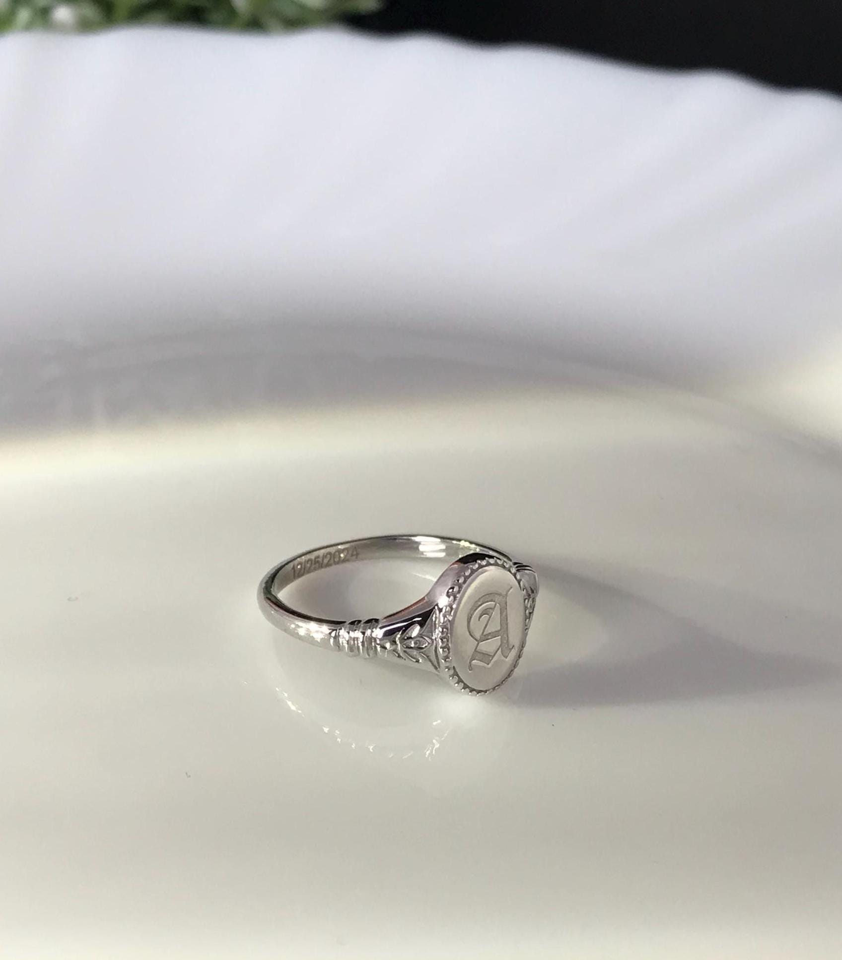 Vintage Oval Signet Pinky Ring - Etsy Canada