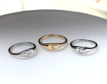 925 Sterling Silver Heart Signet Ring - Custom letter Heart Signet Ring - Tiny Heart Signet Ring - Valentine&#39;s Day Gift - Gift For Her