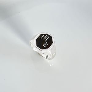 Anillo de sello con inicial grabada, anillo de sello personalizado, anillo de sello de plata, anillo de sello con inicial, anillo de sello, anillo de sello grabado, anillo unisex