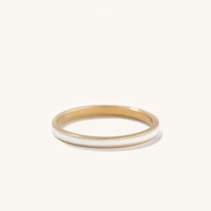 Anello a fascia in smalto bianco in oro 14 carati - Anello a fascia in ceramica bianca - Anello a fascia impilabile largo 2,50 mm - Anello a fascia semplice in smalto - Regalo per lei