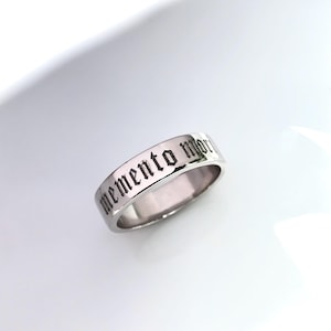 Anillo de banda Memento Mori, anillo grabado Memento Mori, plata de ley 925, anillo de banda Memento Mori de 6 mm de ancho, regalo conmemorativo