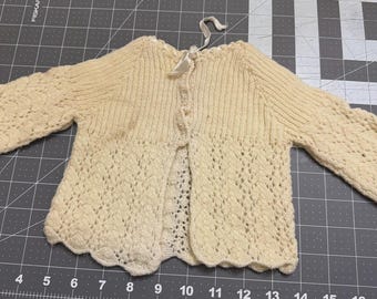 Vintage handgjord vit stickad nyföddklänning från 1940-50-talet