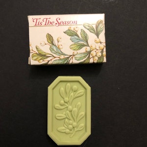 1985 Avon &#39;Tis the Season Avon Scented Soap Mistletoe Fragrance Christmas Never Used in Original Packaging