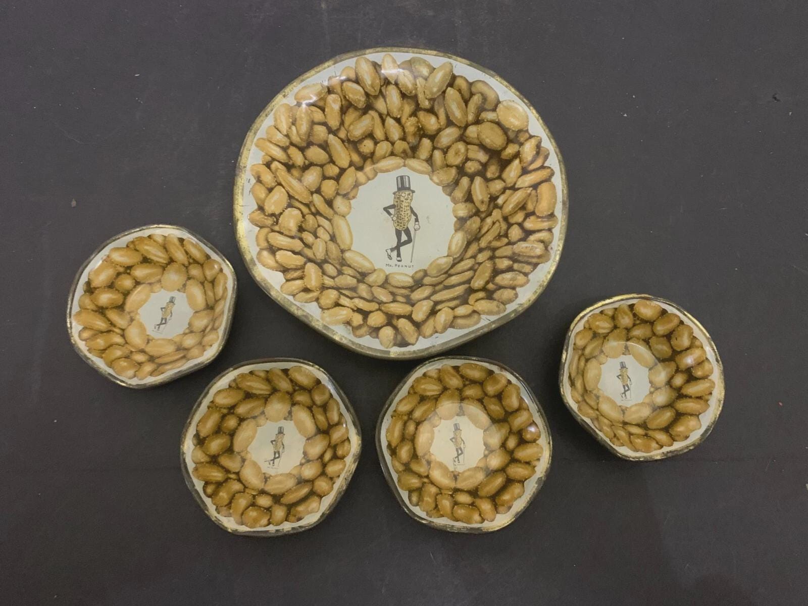 激レア！　ビンテージ PLANTERS Mr. Peanut アメトイ セット Vintage Planters Peanuts Mr Peanut Tin Nut Bowls Set of 5 - Etsy