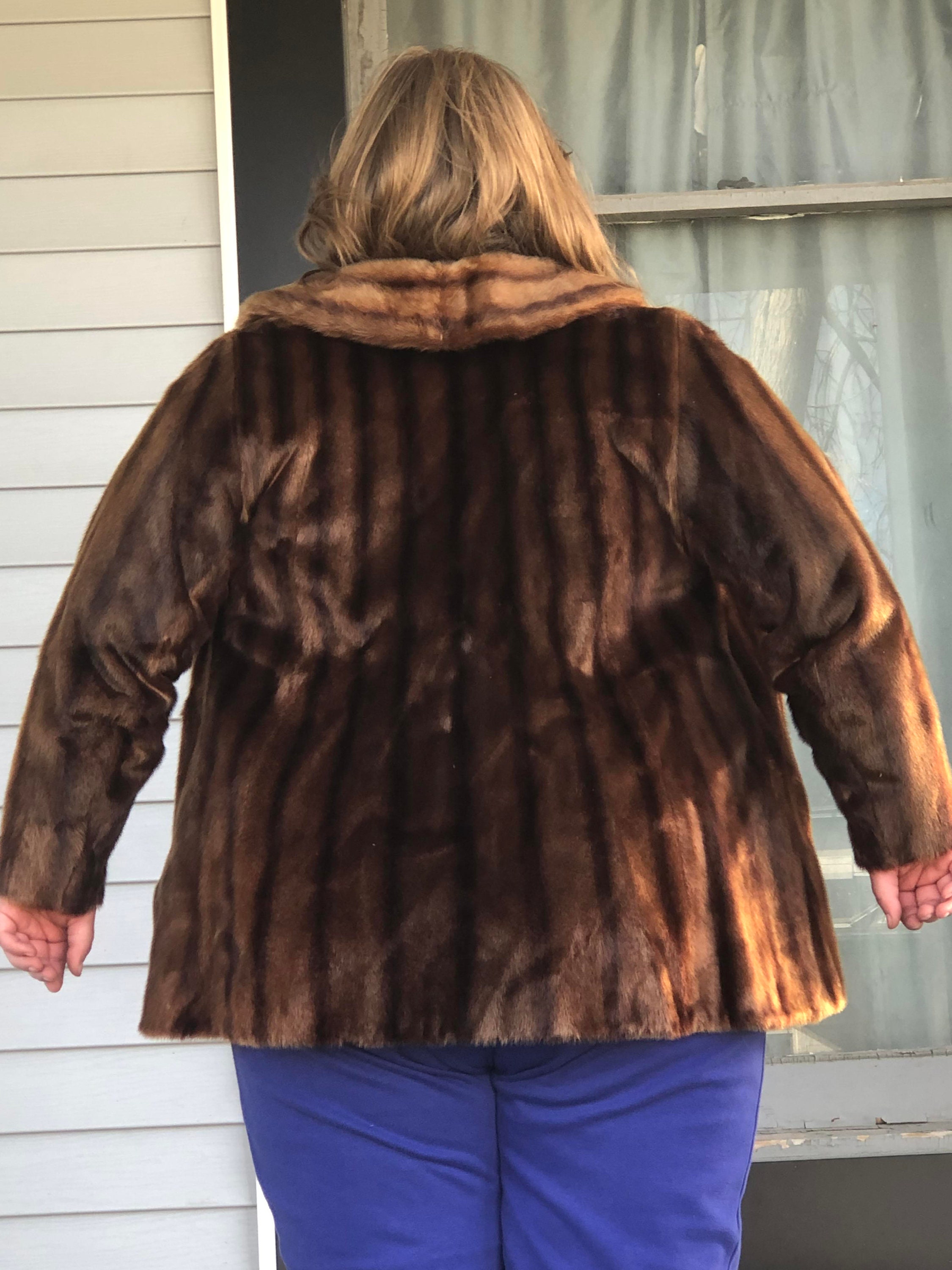 Circa 1930s Mitvalsky's Fine Furs Cedar Rapids Waterloo, Iowa Mink