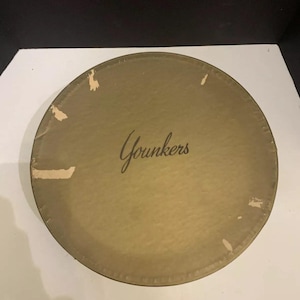 Caja para sombreros redonda grande de cartón Younkers vintage de los años 40