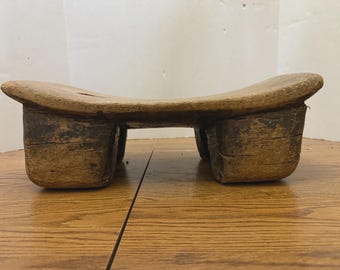 Antiker afrikanischer Hocker aus Lobi Holz, aus einem Stück Holz geschnitzt