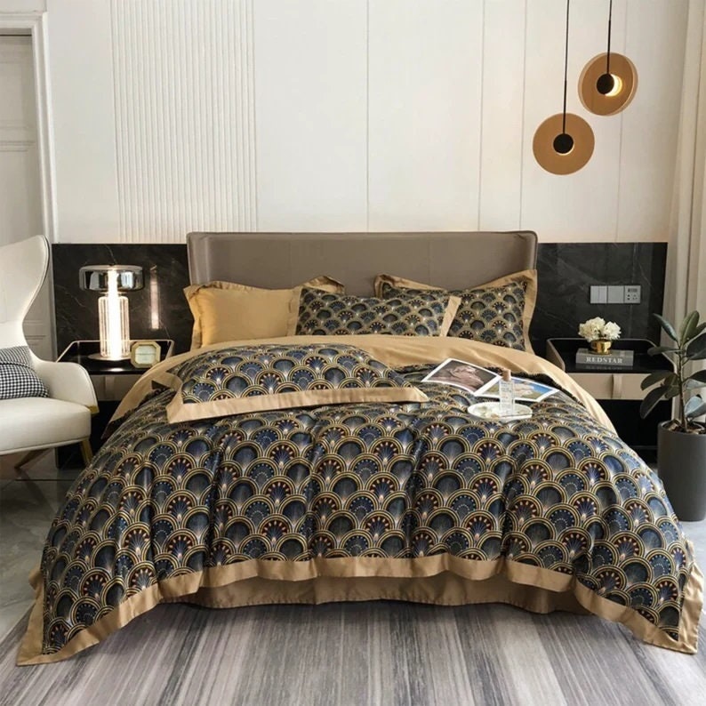 Luxury LV Comforter Set –