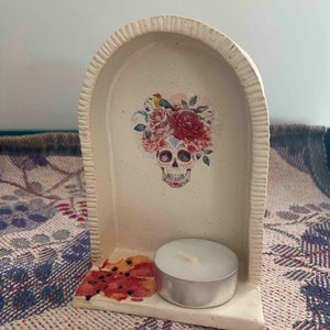 Ceramic mini Altar with skull & roses decal
