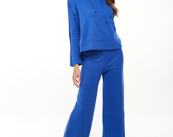 Felpa con cappuccio da donna con tasca frontale in blu - vestibilità oversize, cappuccio con coulisse, spacchi laterali, tasca a marsupio