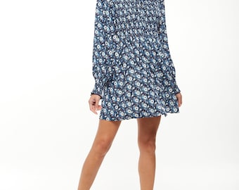 Damen Mini Kleid in Blau mit Ballon Ärmeln und Bubikragen - Floral Print Smock Design by Liquorish