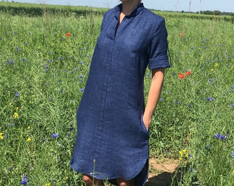 Abito midi in lino naturale, colore blu denim, outfit casual