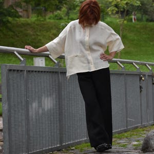 übergroßes Leinenhemd, Leinenbluse Frauen, natürliches Leinentop, loses Leinenhemd, minimalistische Mode, handgefertigtes Leinenhemd, Damenbekleidung