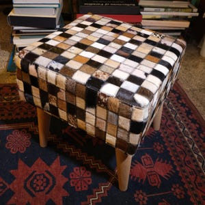 Handgjord pall i kohud med lapptäcke: Rustik bohemisk sittgrupp (50x50x60 cm)